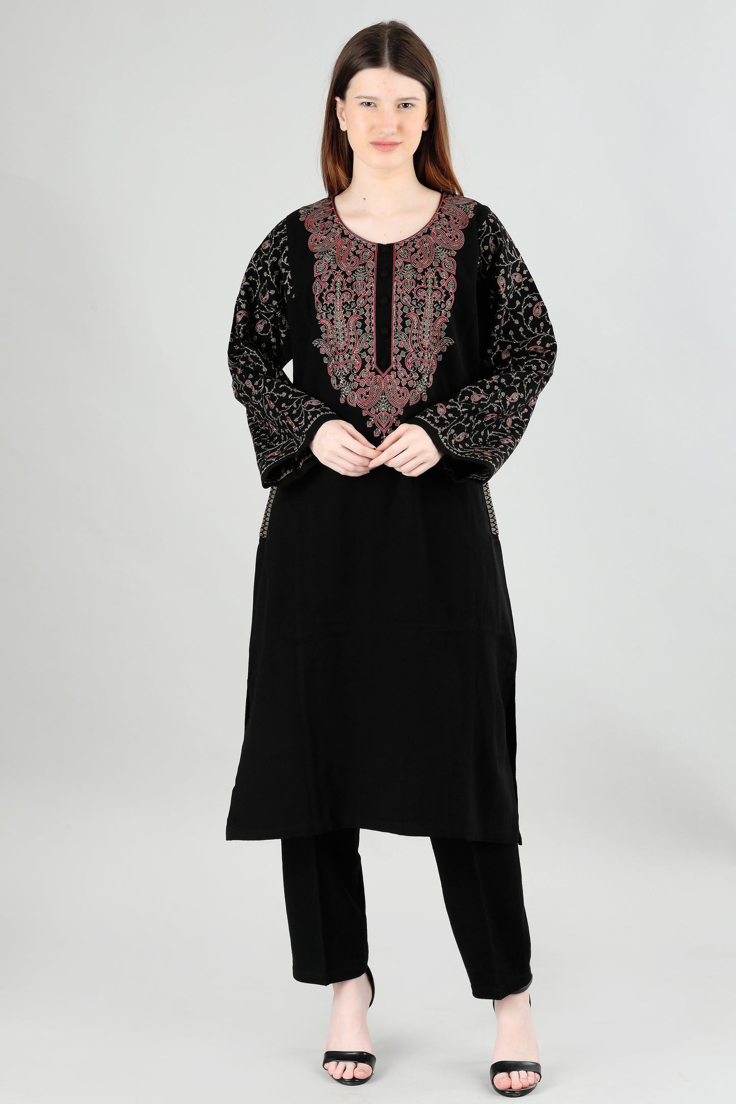 Black Kashmiri Aari Embroidered Woollen Pheran – Traditional Winter Wear for Women