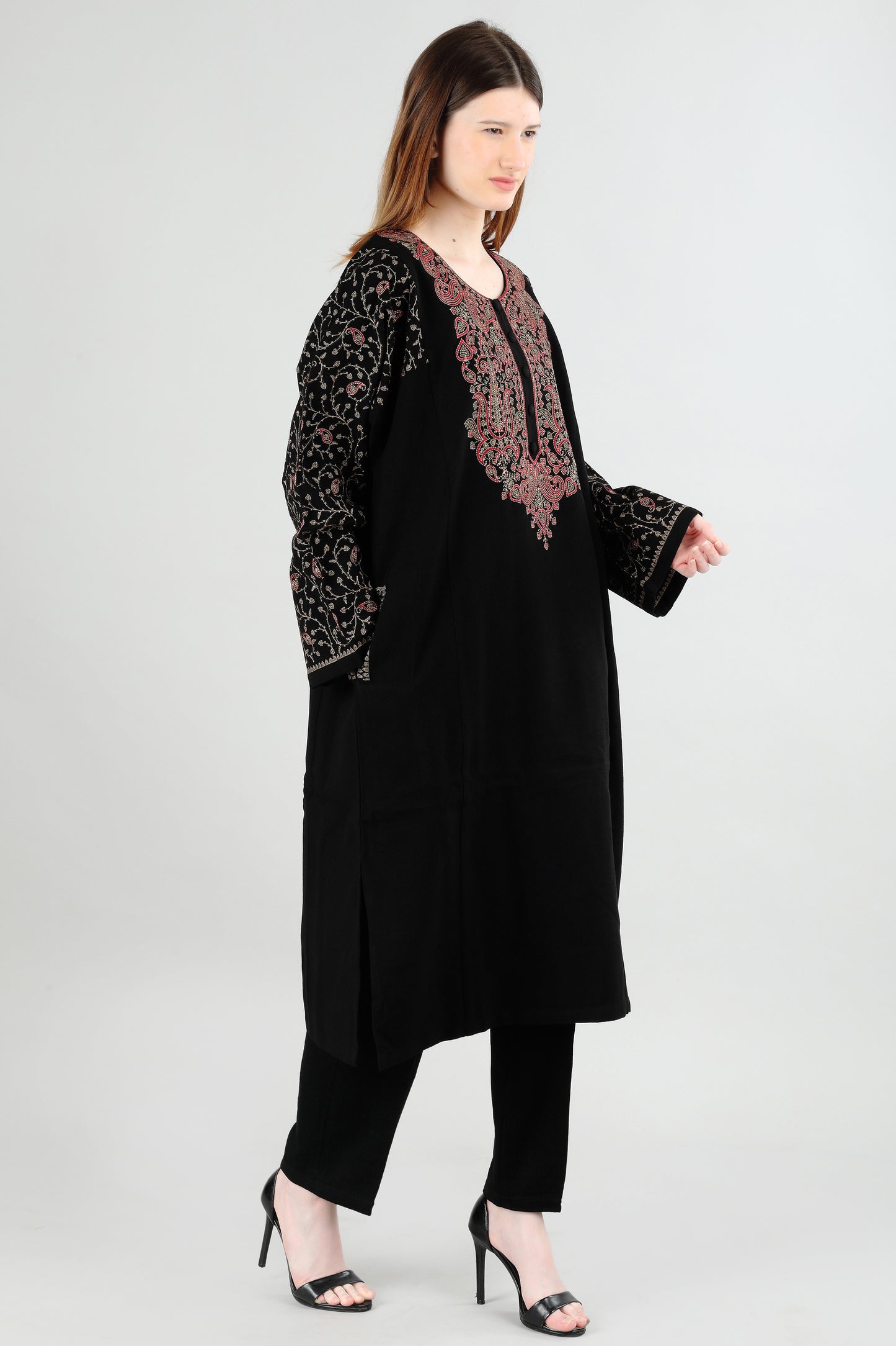 Black Kashmiri Aari Embroidered Woollen Pheran – Traditional Winter Wear for Women