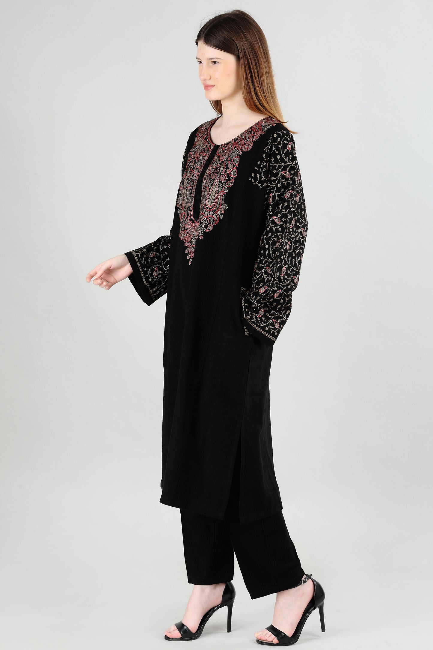 Black Kashmiri Aari Embroidered Woollen Pheran – Traditional Winter Wear for Women
