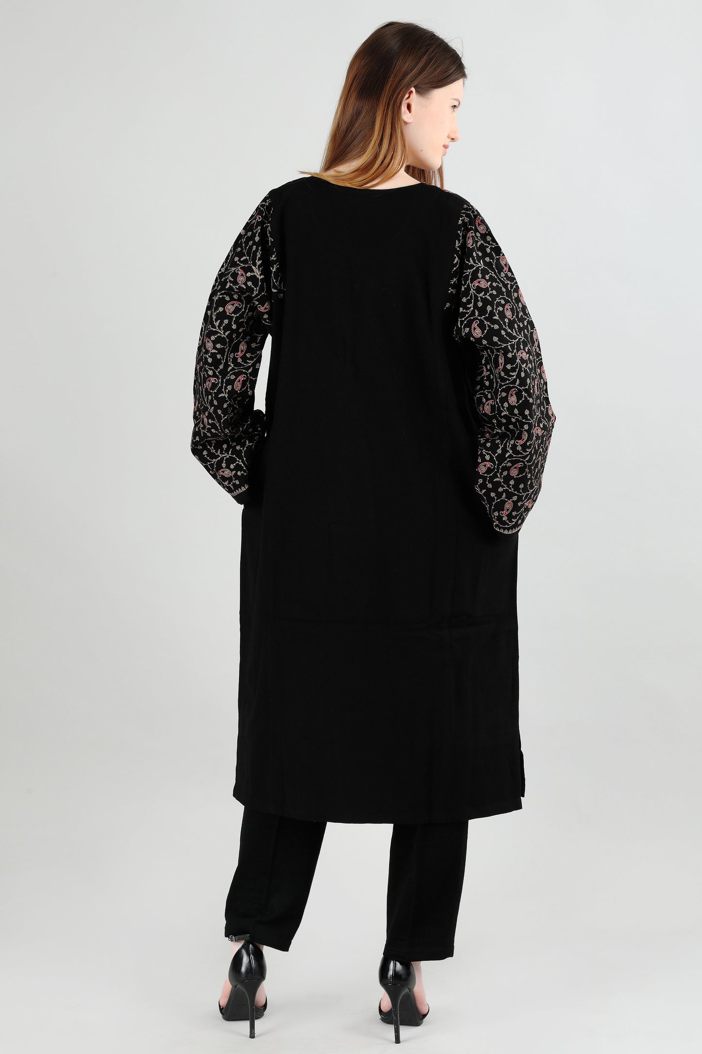 Black Kashmiri Aari Embroidered Woollen Pheran – Traditional Winter Wear for Women